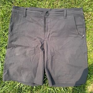 men’s LuLulemon golf shorts